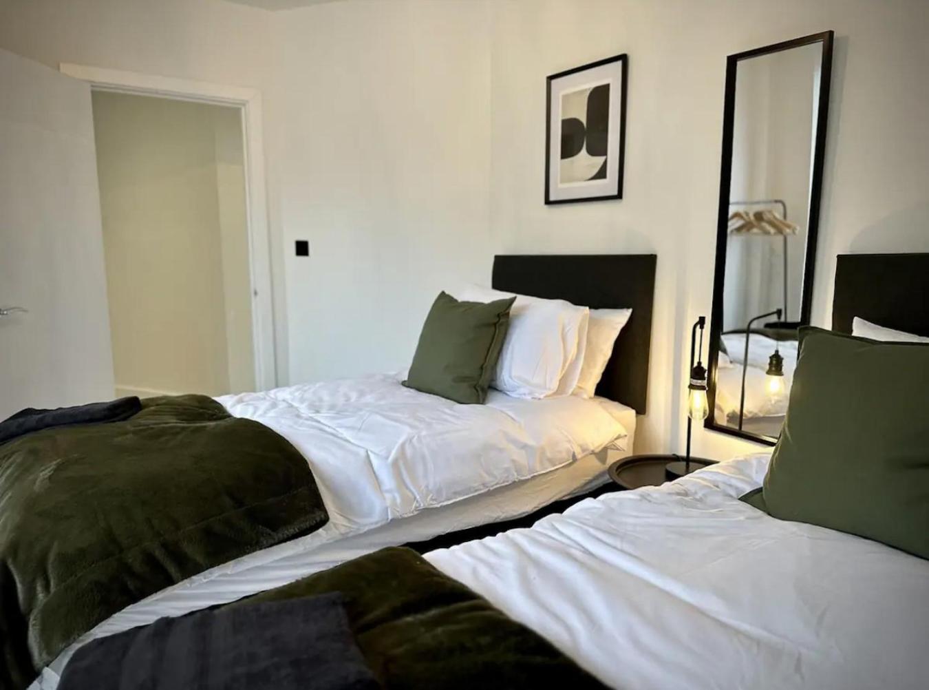 Suite Swindon Escape In Town Centre - Free Parking Ngoại thất bức ảnh